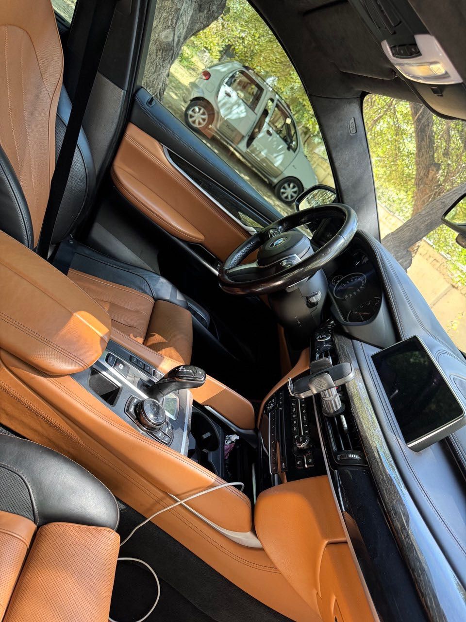 Bmw x6  2015 sotiladi