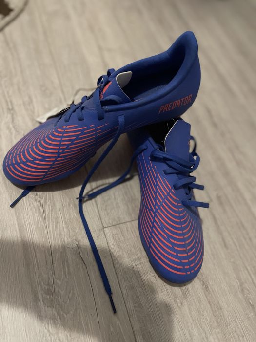 Vand ghete fotbal in stare impecabila