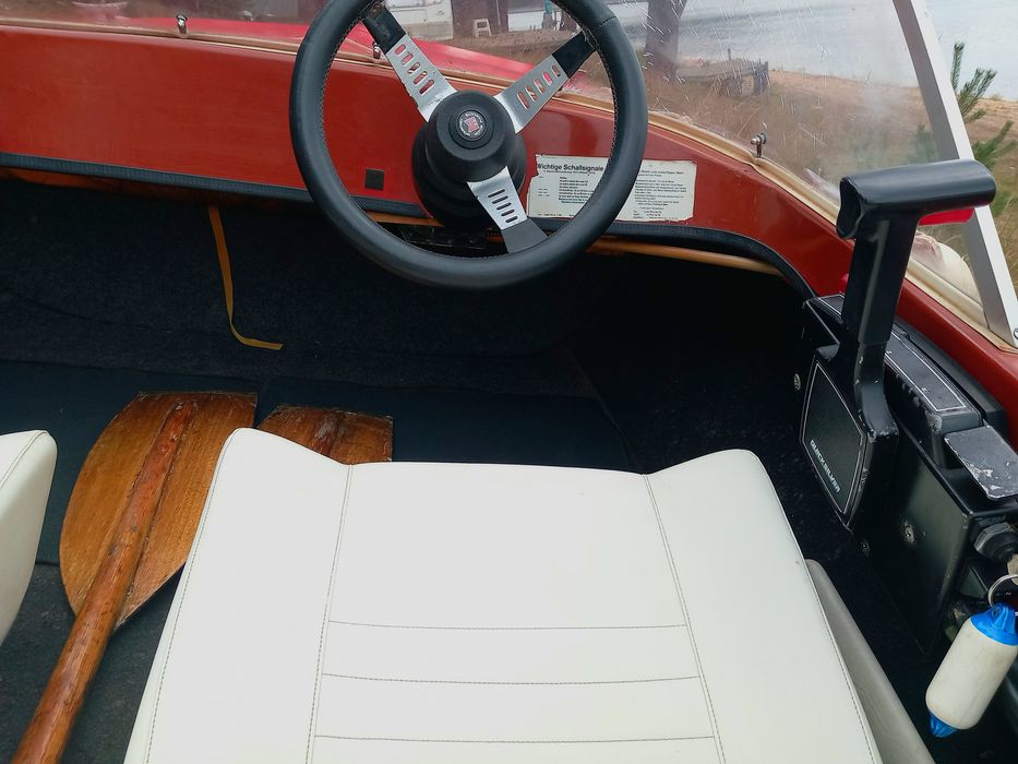 Лодка с 25 коня мотор и колесар