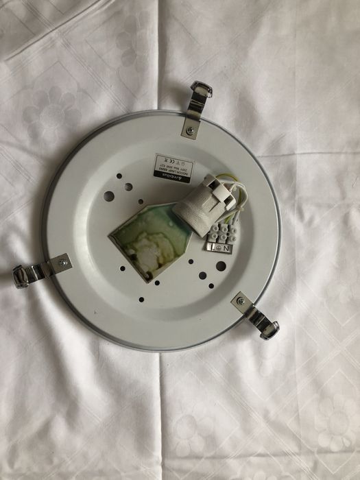 Aplica, plafoniera tavan si perete.