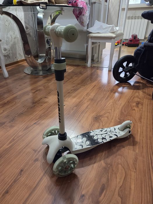 Продам самокат почти новый