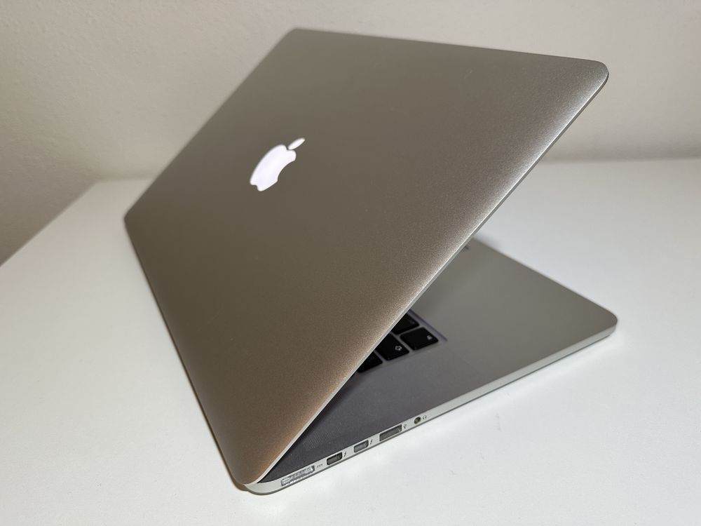 MacBook Pro Mid 2015 (15", Retina, A1398) 250 GB SSD, i7 Quad-Core