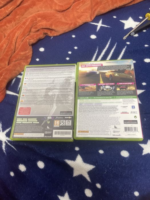 Vand 1 joc si un desen animat in stare buna