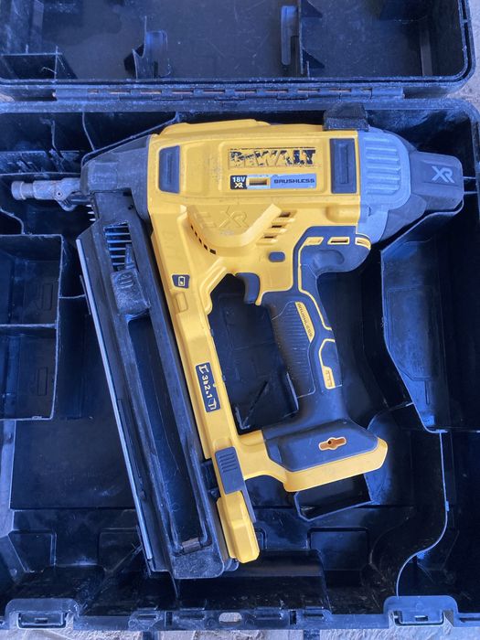 Пушка за директен монтаж Dewalt DCN890