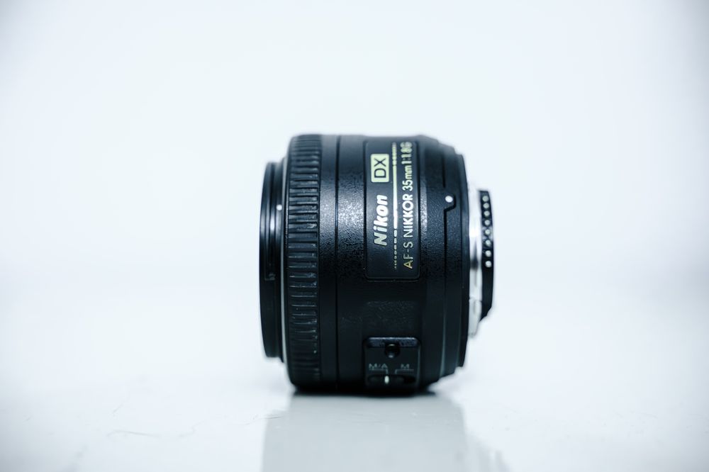 Nikon D7000 + obiectiv 35mm