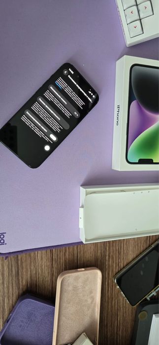 Продам айфон 14 256гб