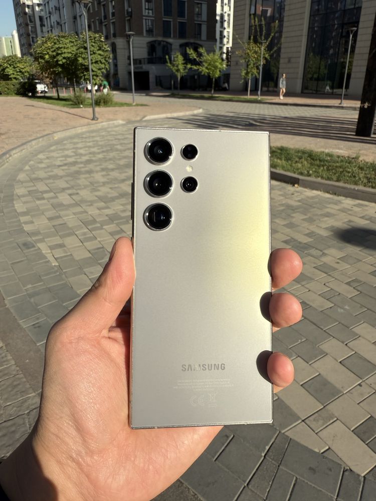 Samsung Galaxy S24 Ultra в отличном состоянии