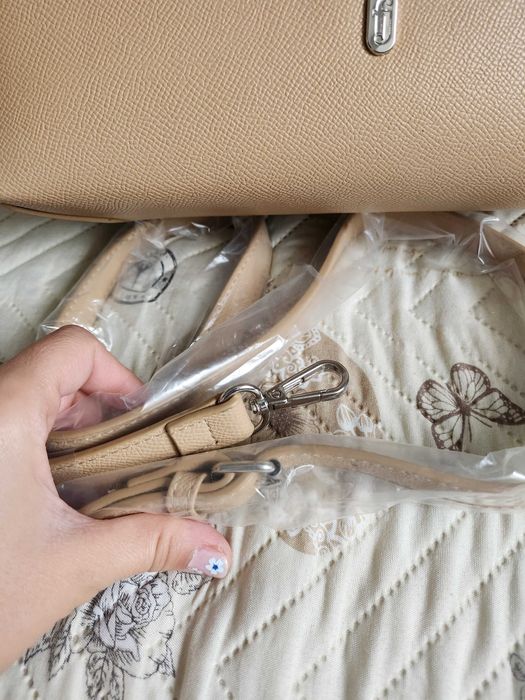 Нова бежава чанта