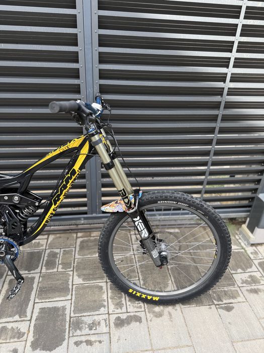Bicicleta Downhill RAM DHX 2 + casca fullface THE carbon