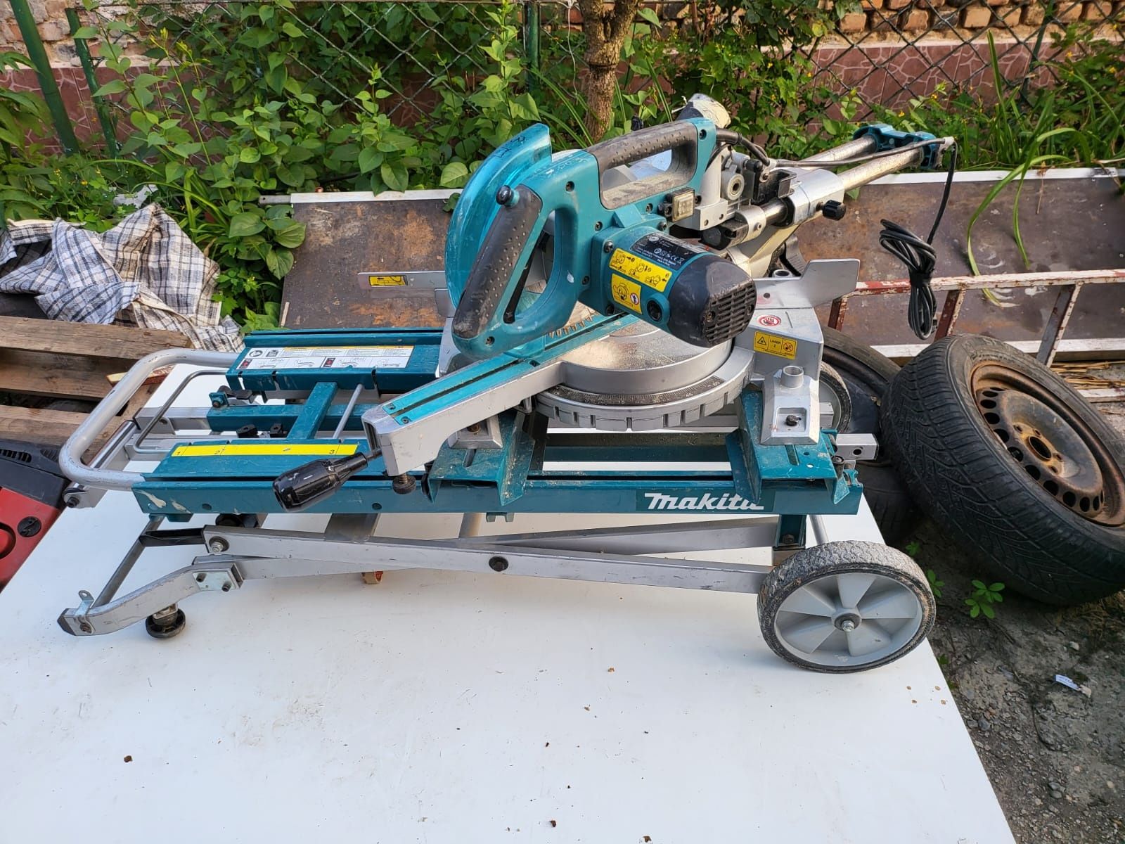 Fierăstrău circular de masa Makita LS0825FL