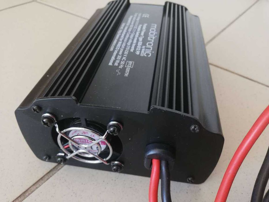 Mobitronic 12/220V camping Invertor 300W rulota