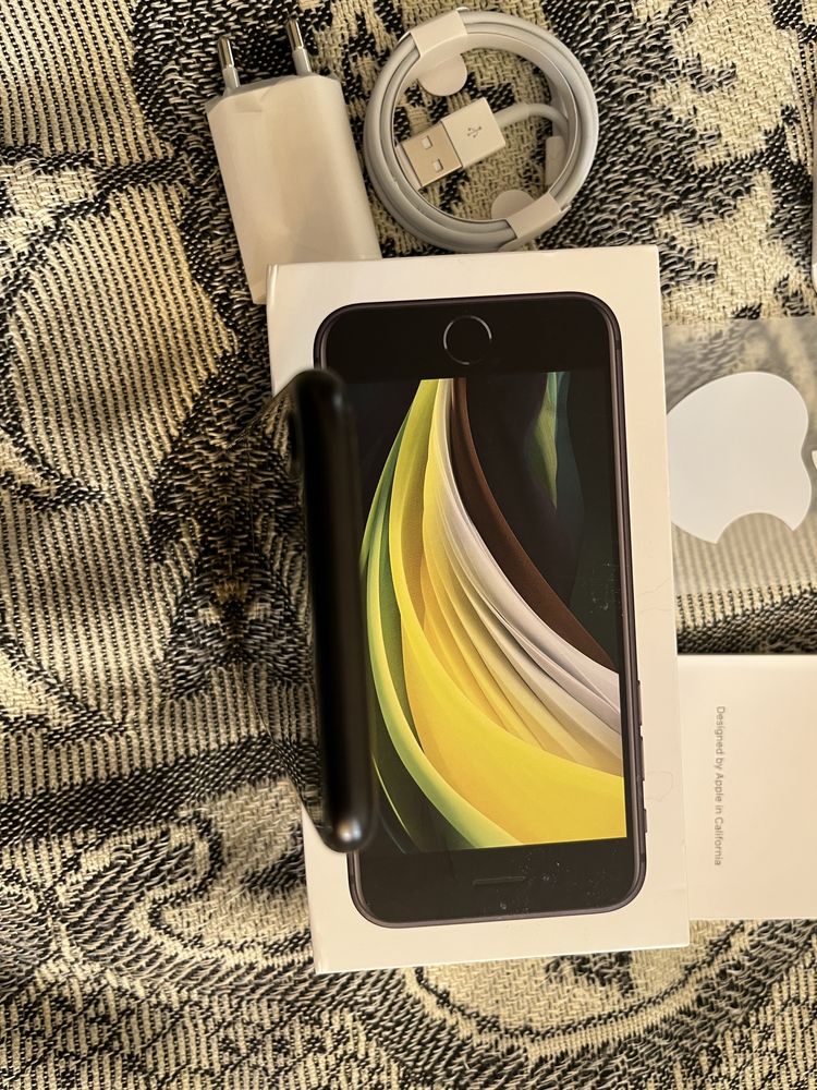 Iphone 2020 128gb с оригинална кутия, ново зарядно и слушалки