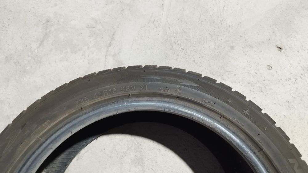 Шины зимние 4 шт размер 18