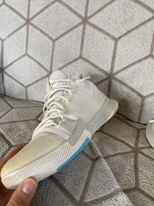 Nike kyrie 3 ivory