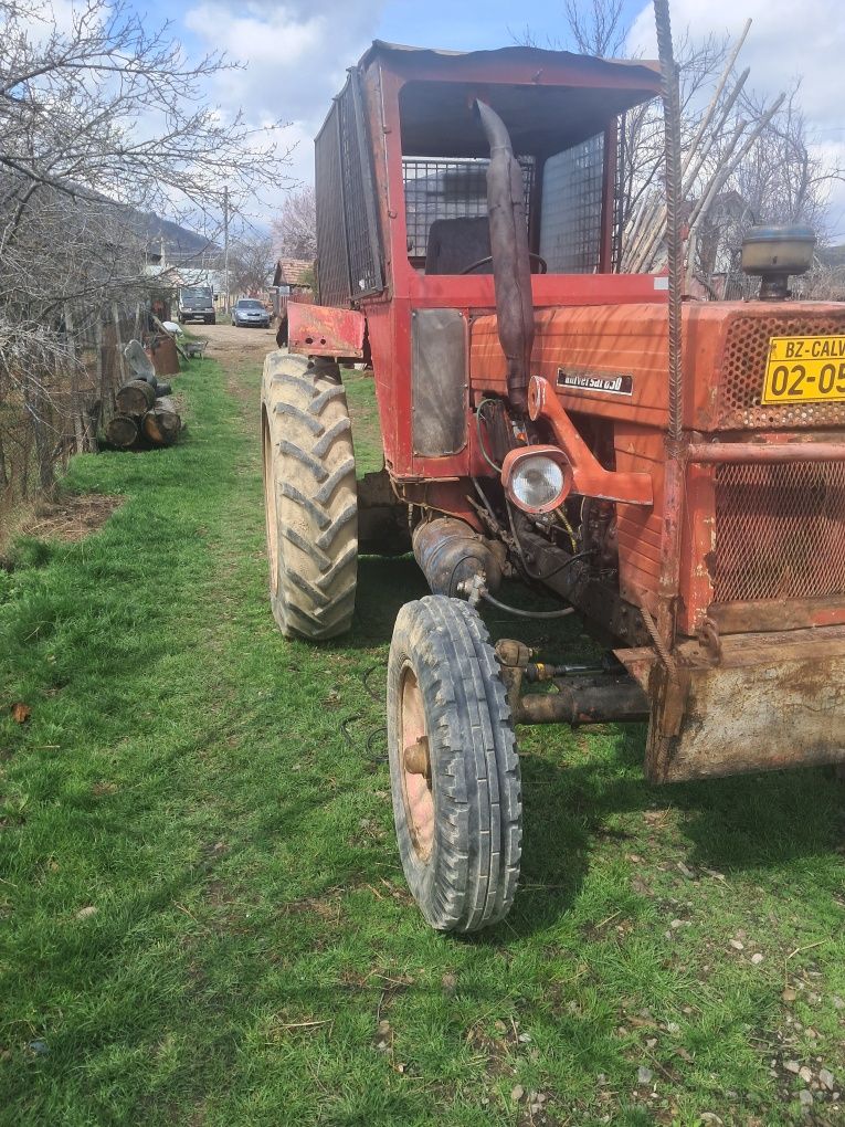 De vânzare tractor u 650 forestier