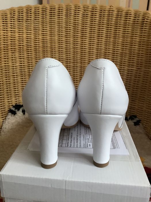 Pantofi eleganti,pentru doamne și domnișoare