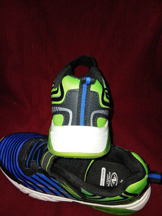 Из США кроссовки  George Boys' Lines