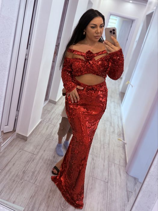 Червена рокля чисто нова