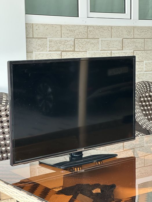 Samsung TV 32 с кронштейном
