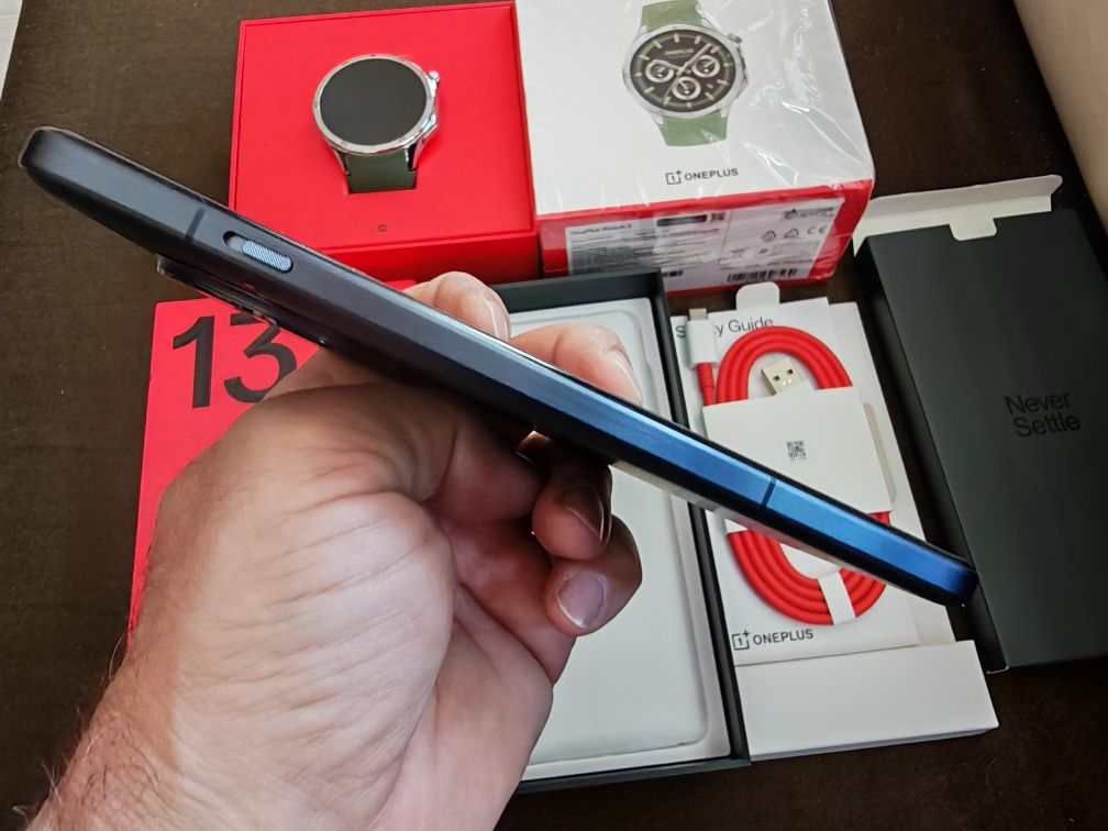 Oneplus 13 16/512Gb глобален + Oneplus Watch 3