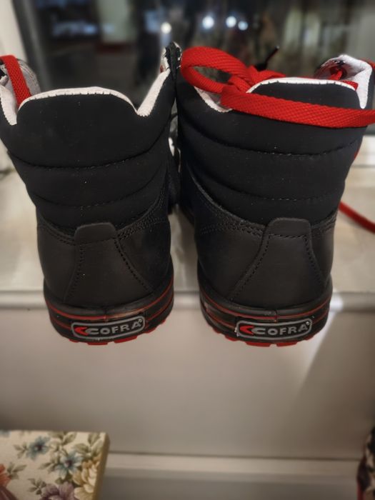 Продавам чисто нови работни обувки Cofra