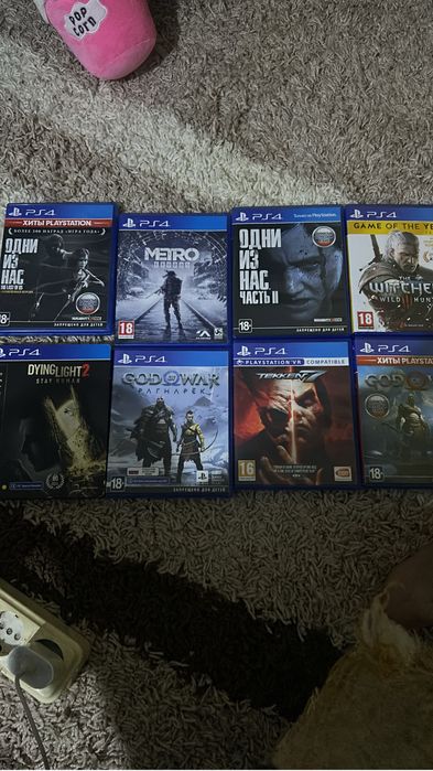 Продам пс 4 с играми 2 джойстика