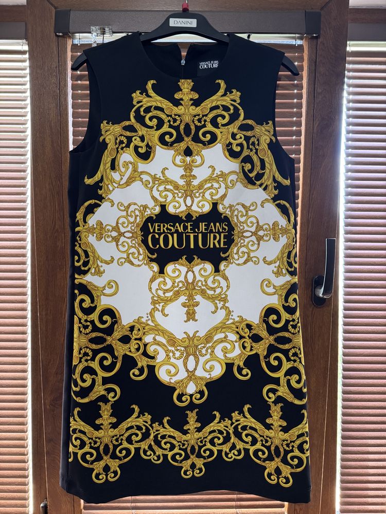 Страхотна рокля на Versace