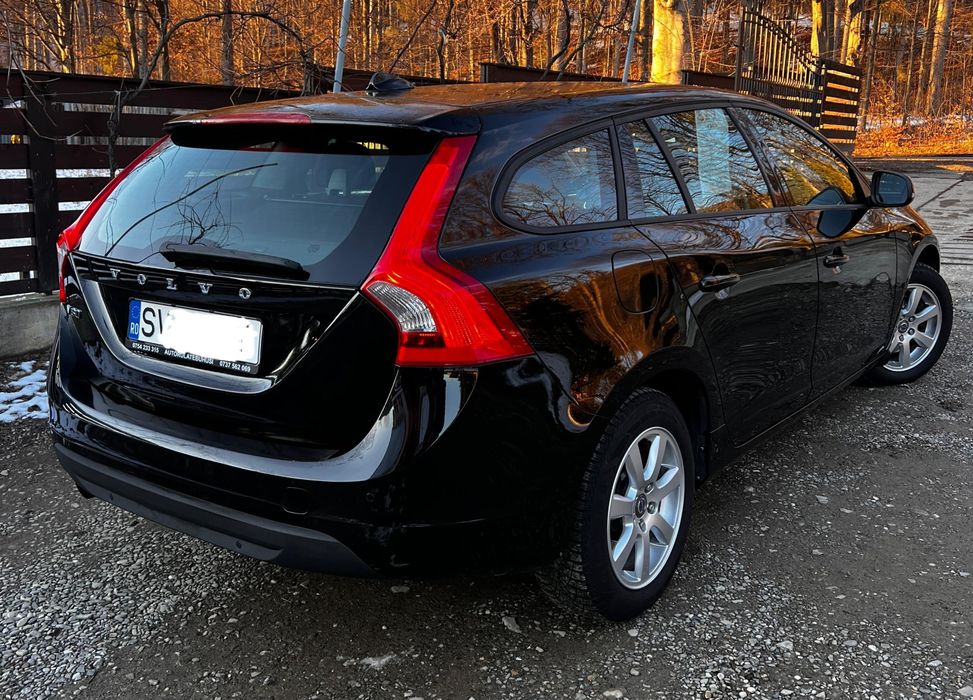 Vând Volvo V60 D2