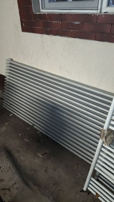 Vând obiecte sanitare și calorifere