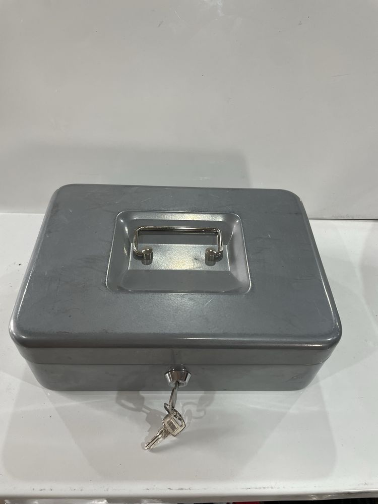 Продам сейф для денег