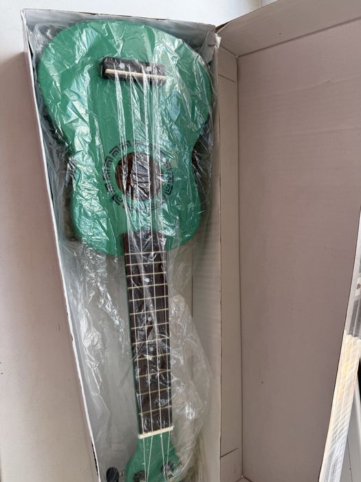 Продам укулеле новая