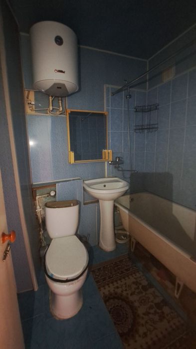 Чирчик шахар 
Троицкий 14-мактаб
#1-хона 3-этаж 
Квартира ижарага б