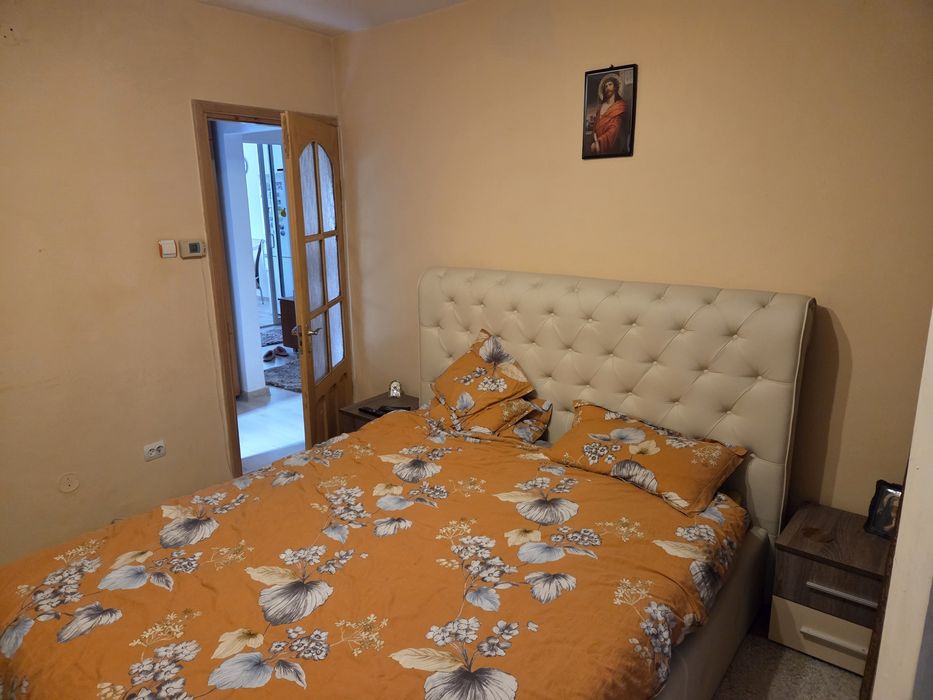 Închiriez apartament 3 camere zona 22 decembrie