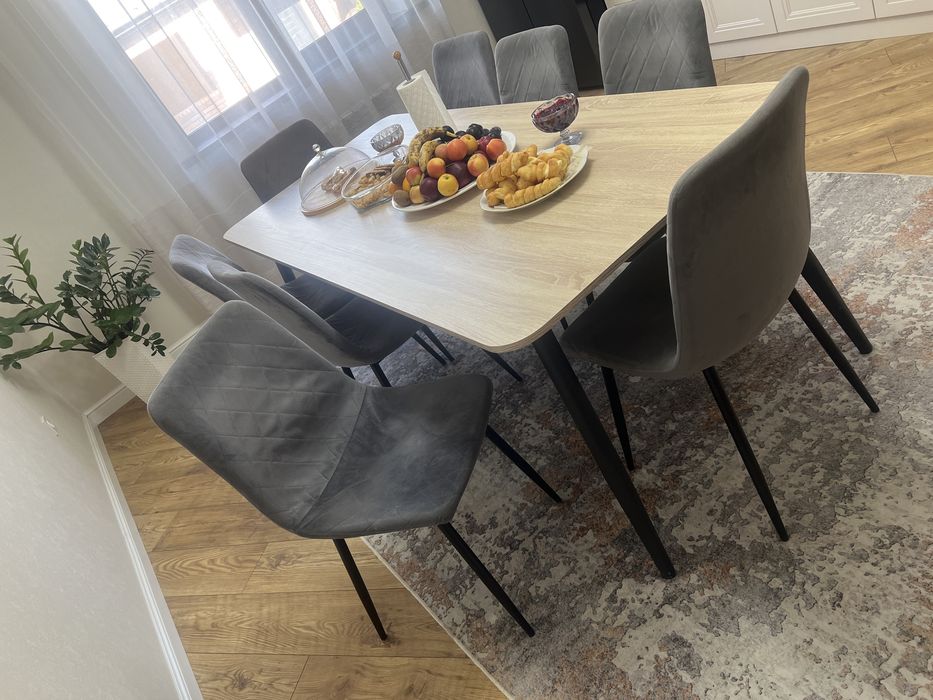 Стол 2 на 0,9, Стулья  8 шт