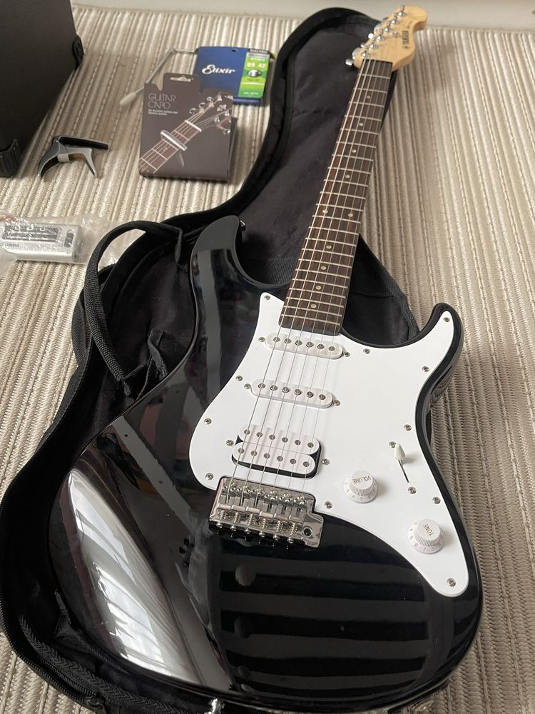 Chitara electrica YAMAHA cu amplificator si accesorii