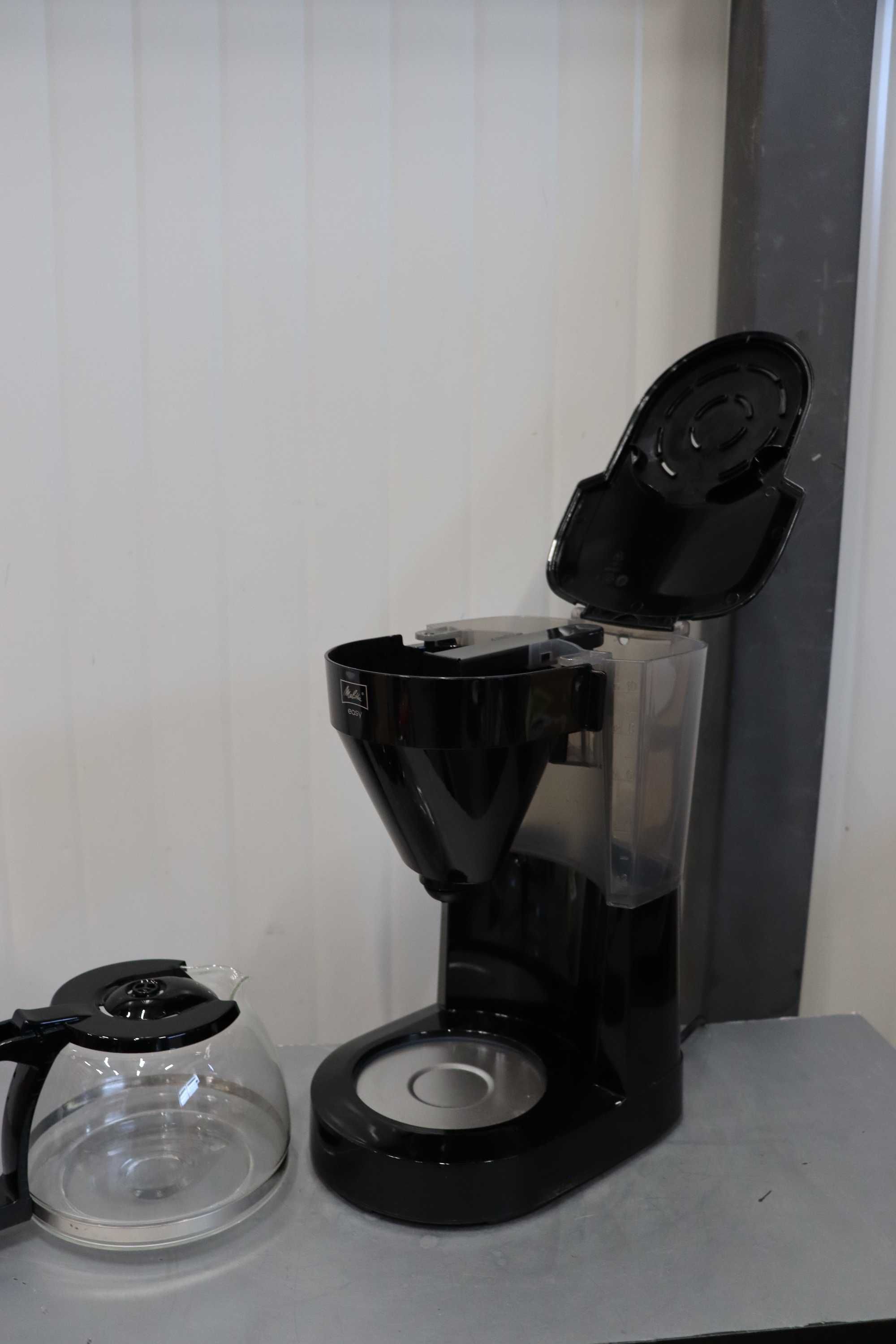 Шварц Кафемашина Melitta Easy, стъклена кана, капацитет 10 чаши 125мл