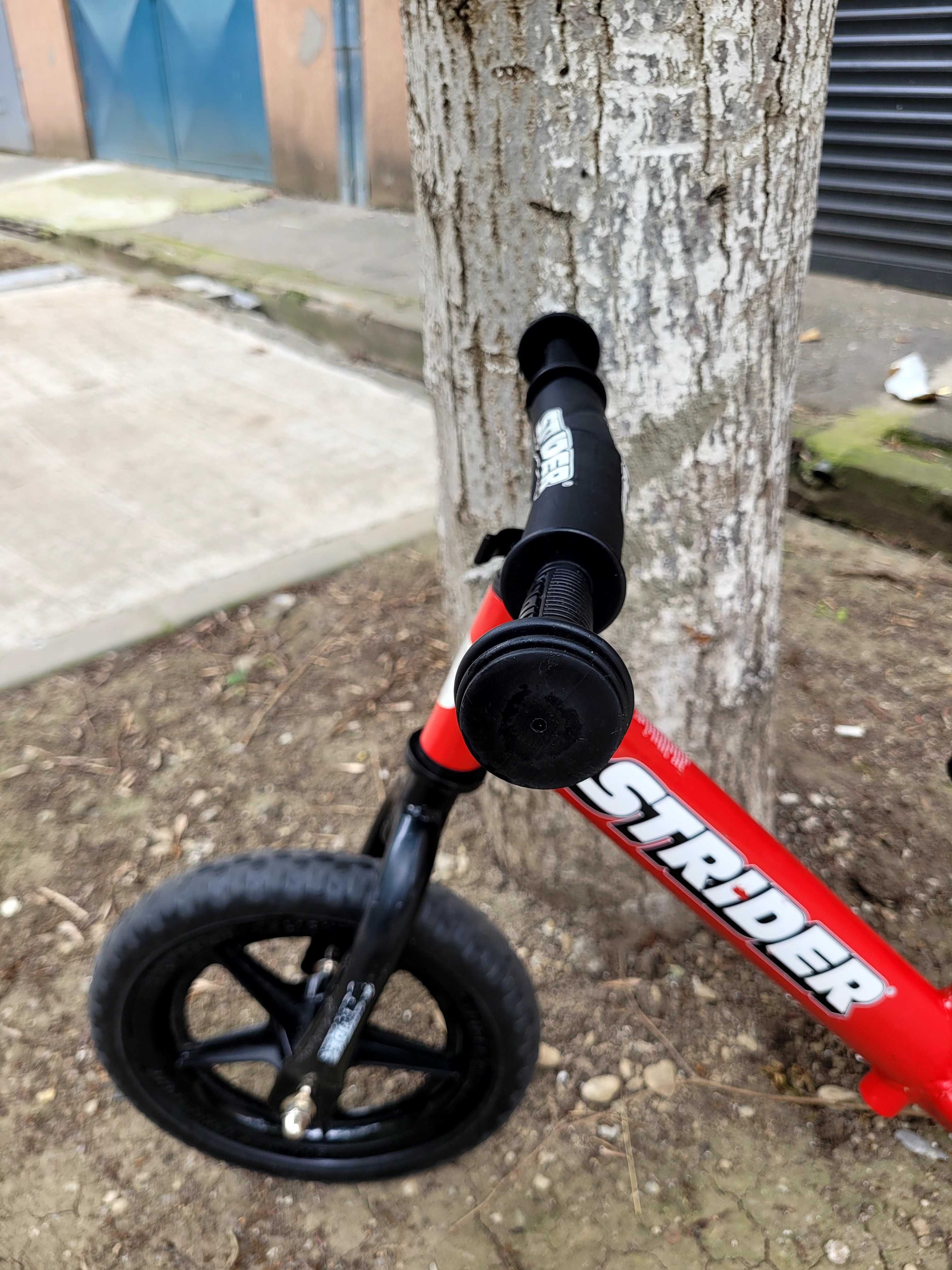 Bicicleta fara pedale pentru copii Strider 12 Sport Balance, roșu