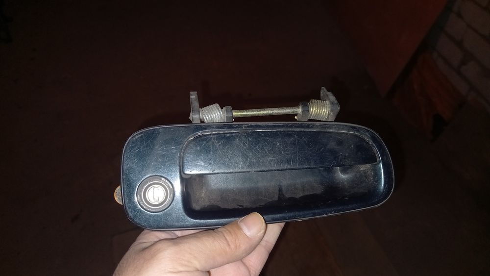 Продам ручку двери поавую Тойота виндом новая завод 1995 г