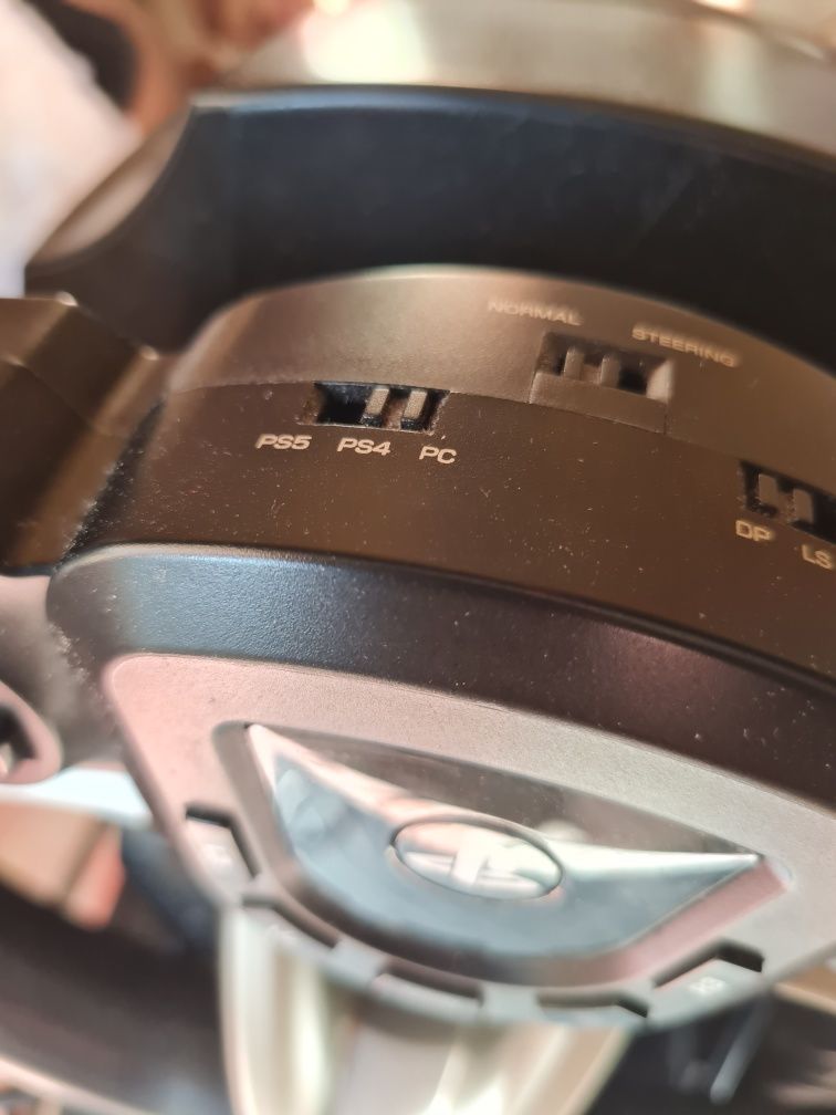 Волан със педал Hori 180° до 270° PS5