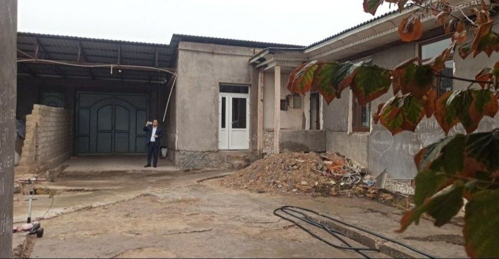 Bektemir Tumani da yer uchaska. Sotixi 13000$ dan. Dan Posti oldida