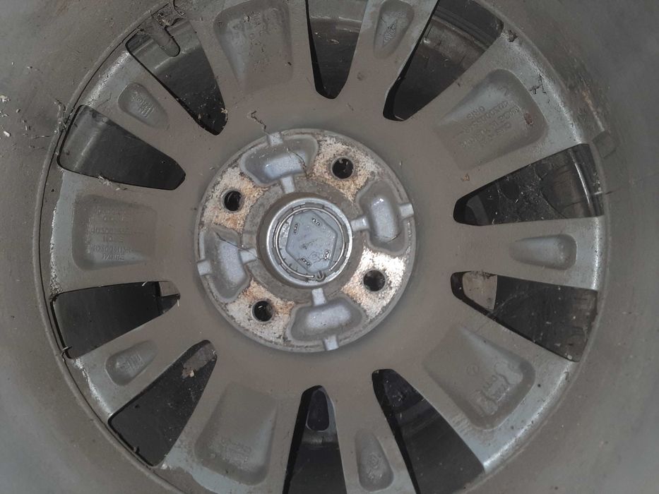 Vând jante renault R16