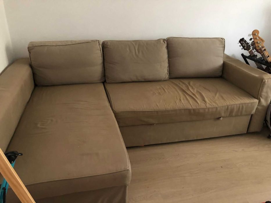 Canapea extensibila cu spatiu de depozitare