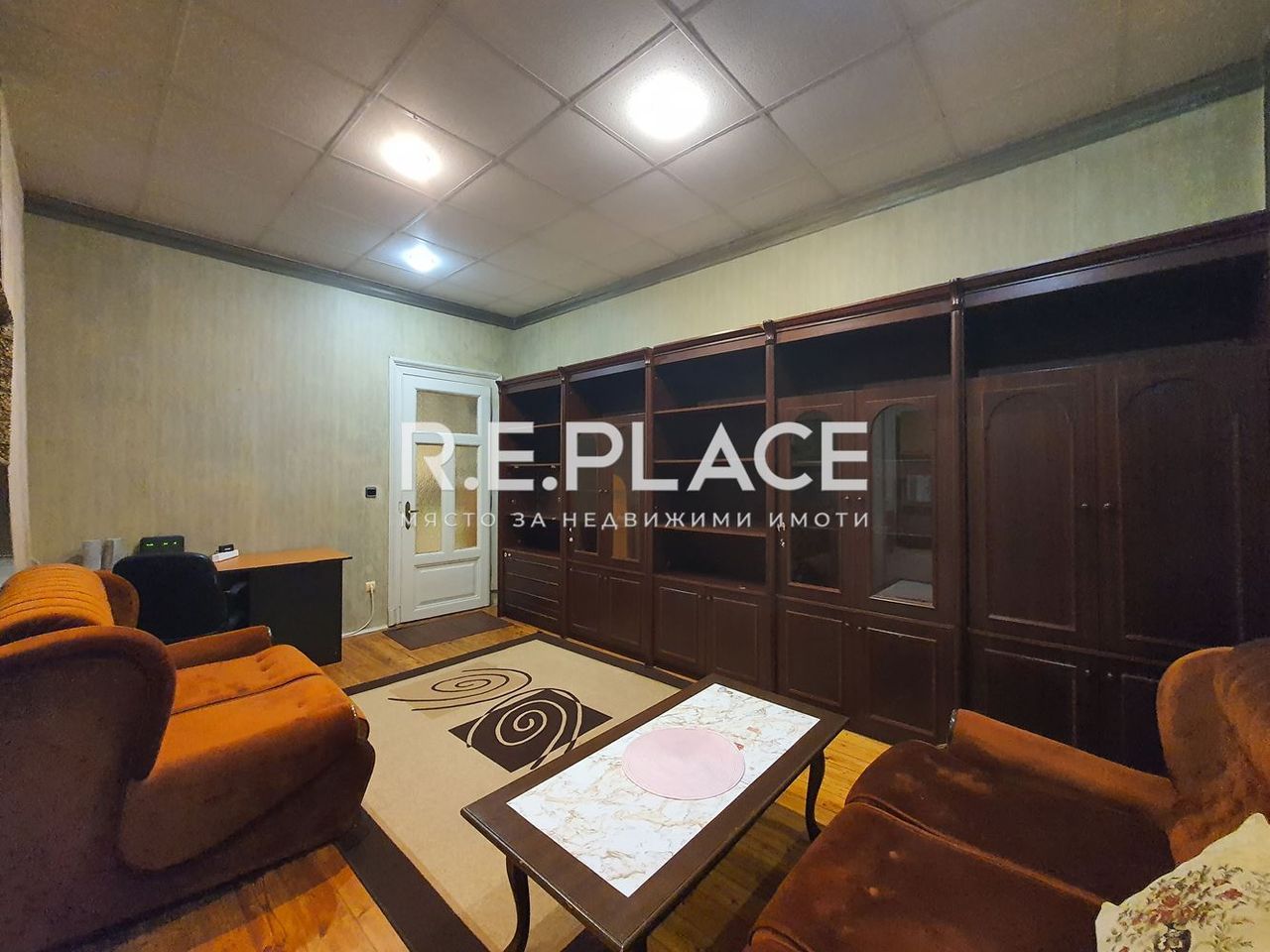 Дава се под наем Четиристаен апартамент в Варна, Нептун - 125 кв.м за 561 € - Снимка #1