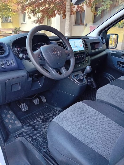 Vând Opel vivaro-B