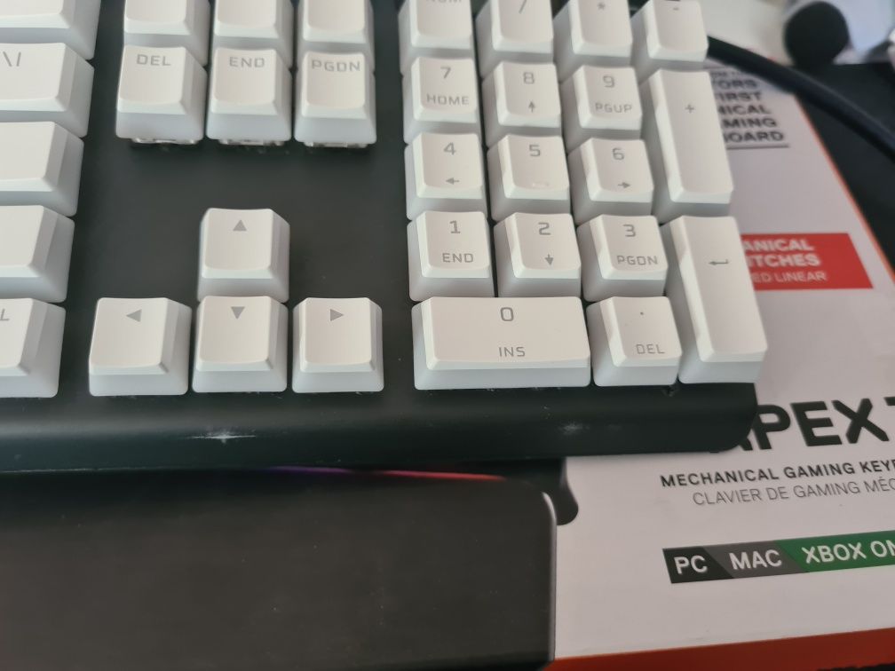 steelseries apex 7 механична клавиатура , cherry mx red, custom keycap