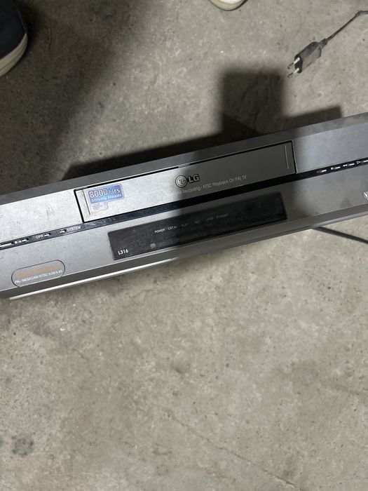Продаётся видеомагнитофон LG (VHS, мультисистемный)