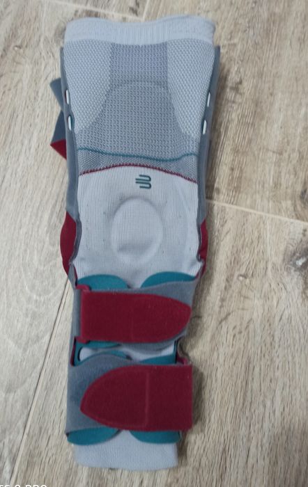 Orteza genunchi mobila profesionala Bauerfeind Softec Genu