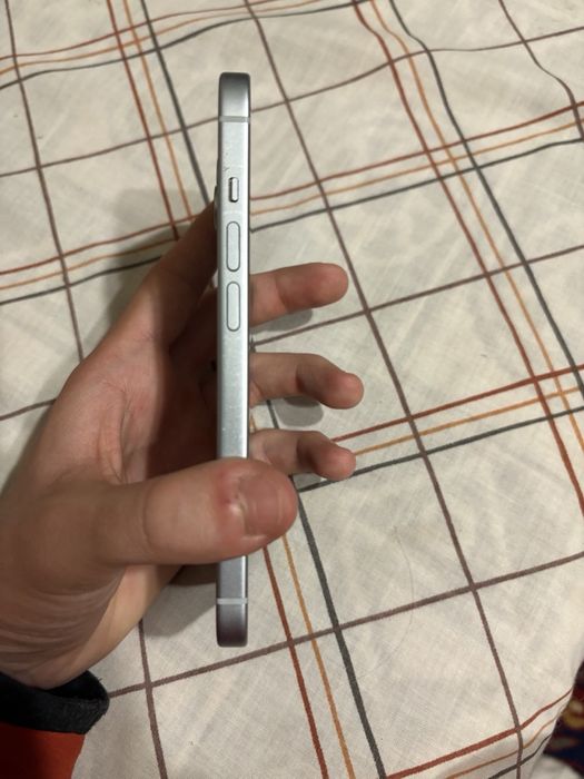 Айфон 15 (много добро състояние)