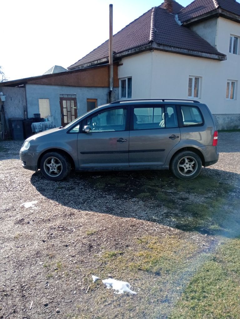 Vând volkswagen Touran urgent