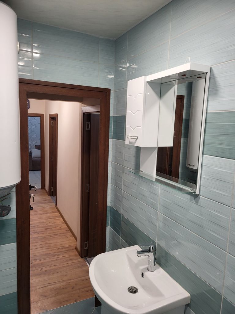 Дава се под наем Двустаен апартамент в Хасково, Център - 67 кв.м за 204 € - Снимка #3